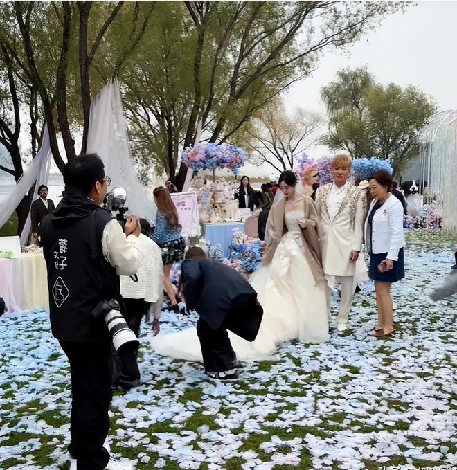 黄子韬大婚出洋相钻戒重500克拉现场脏乱土徐艺洋脸色好难看(图6)