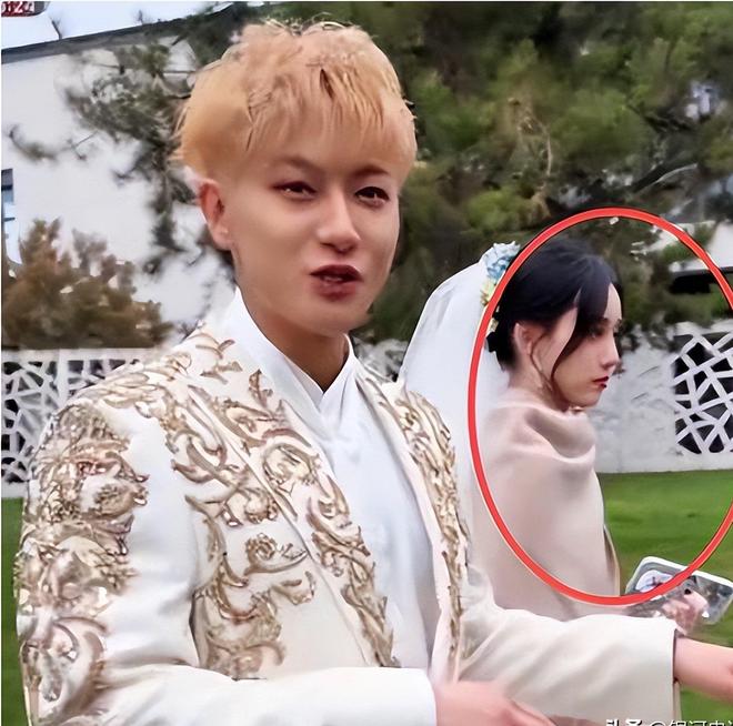 黄子韬大婚出洋相钻戒重500克拉现场脏乱土徐艺洋脸色好难看(图11)