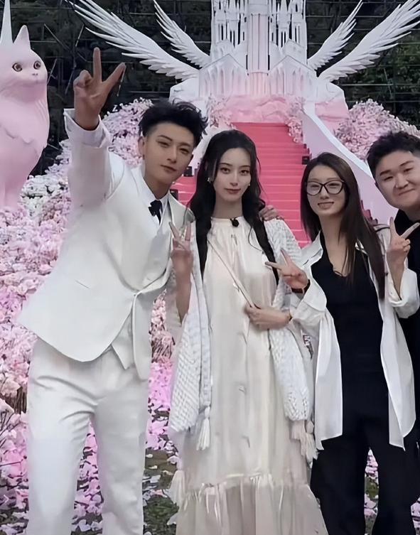 黄子韬大婚出洋相钻戒重500克拉现场脏乱土徐艺洋脸色好难看(图23)