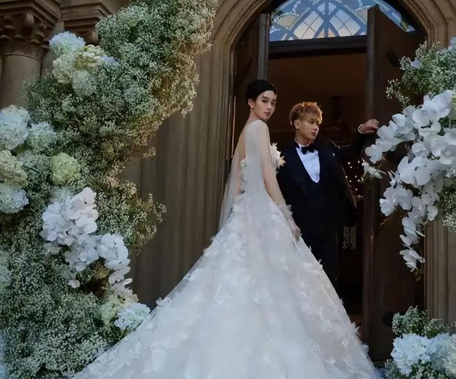 黄子韬大婚出洋相钻戒重500克拉现场脏乱土徐艺洋脸色好难看(图24)