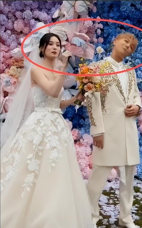 黄子韬大婚出洋相钻戒重500克拉现场脏乱土徐艺洋脸色好难看(图15)