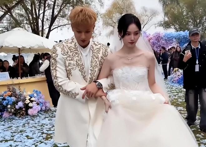 黄子韬大婚出洋相钻戒重500克拉现场脏乱土徐艺洋脸色好难看(图20)