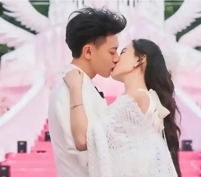 黄子韬大婚出洋相钻戒重500克拉现场脏乱土徐艺洋脸色好难看(图26)