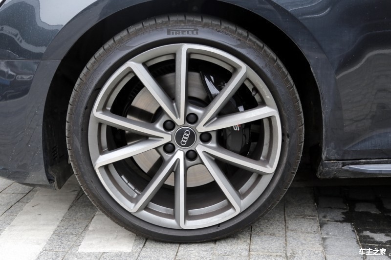 九游体育网站：奥迪S4Avant上市5218万元47秒破百西装暴徒(图4)