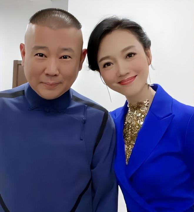 九游体育网站:郭德纲伯乐周群近况生图面相变了又肿还馒化穿咖色西装土又老(图4)