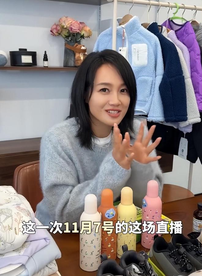 九游体育网站:郭德纲伯乐周群近况生图面相变了又肿还馒化穿咖色西装土又老(图11)