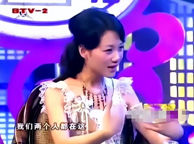 九游体育网站:郭德纲伯乐周群近况生图面相变了又肿还馒化穿咖色西装土又老(图8)