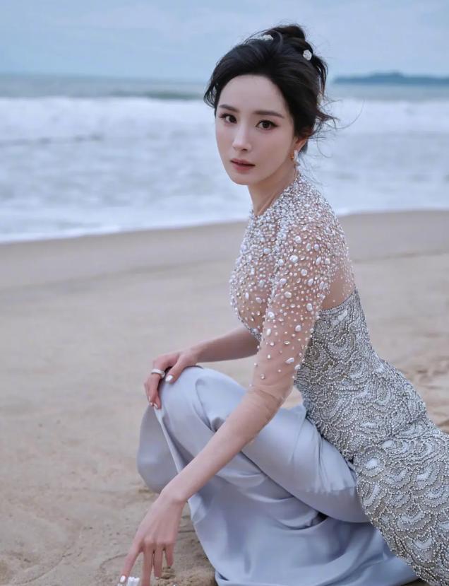 九游体育网站:郭德纲伯乐周群近况生图面相变了又肿还馒化穿咖色西装土又老(图9)