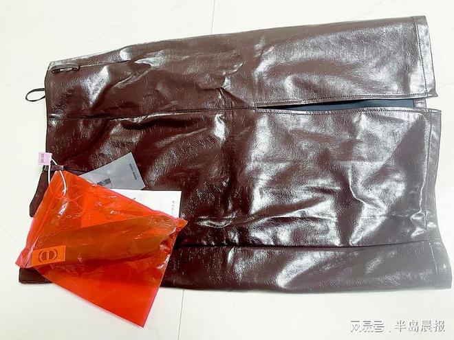 商家防退货出奇招!网购皮裙收到“巨型腰封”穿不得剪不得(图1)