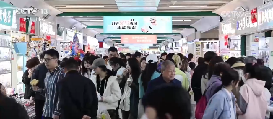 九游体育：从“坐商”变“云商”·一线观察“义乌造”新IP搭乘数字贸易“快车”闯全球(图12)