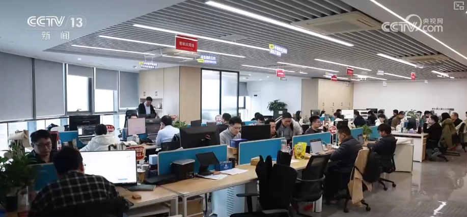 九游体育：从“坐商”变“云商”·一线观察“义乌造”新IP搭乘数字贸易“快车”闯全球(图13)