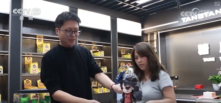 九游体育：从“坐商”变“云商”·一线观察“义乌造”新IP搭乘数字贸易“快车”闯全球(图21)