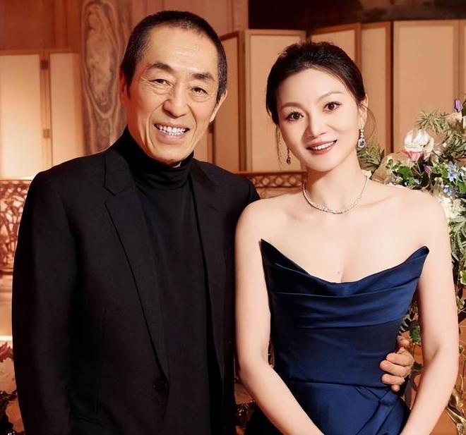 九游体育网站：谋和巩俐合影张艺谋和陈婷合影生理性喜欢(图2)