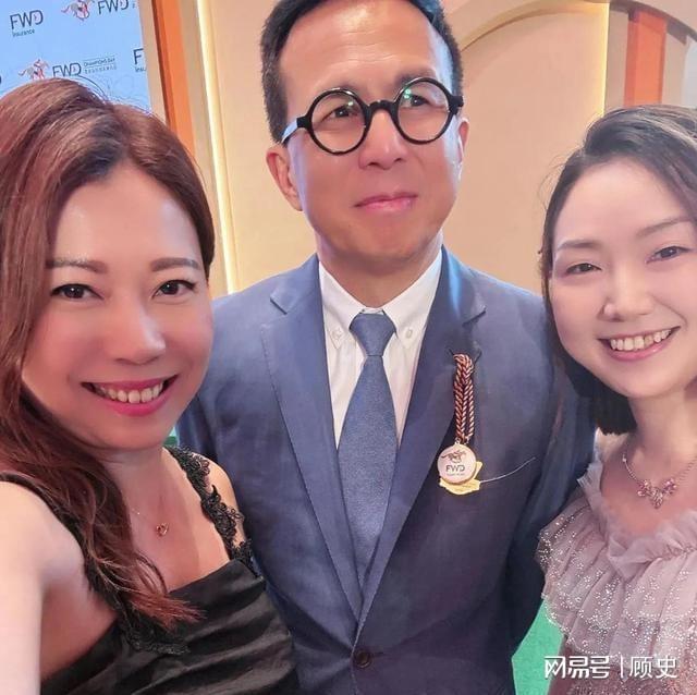 梁洛施也没想到“丑闻缠身”的李泽楷已悄悄走上另一条上坡路(图14)