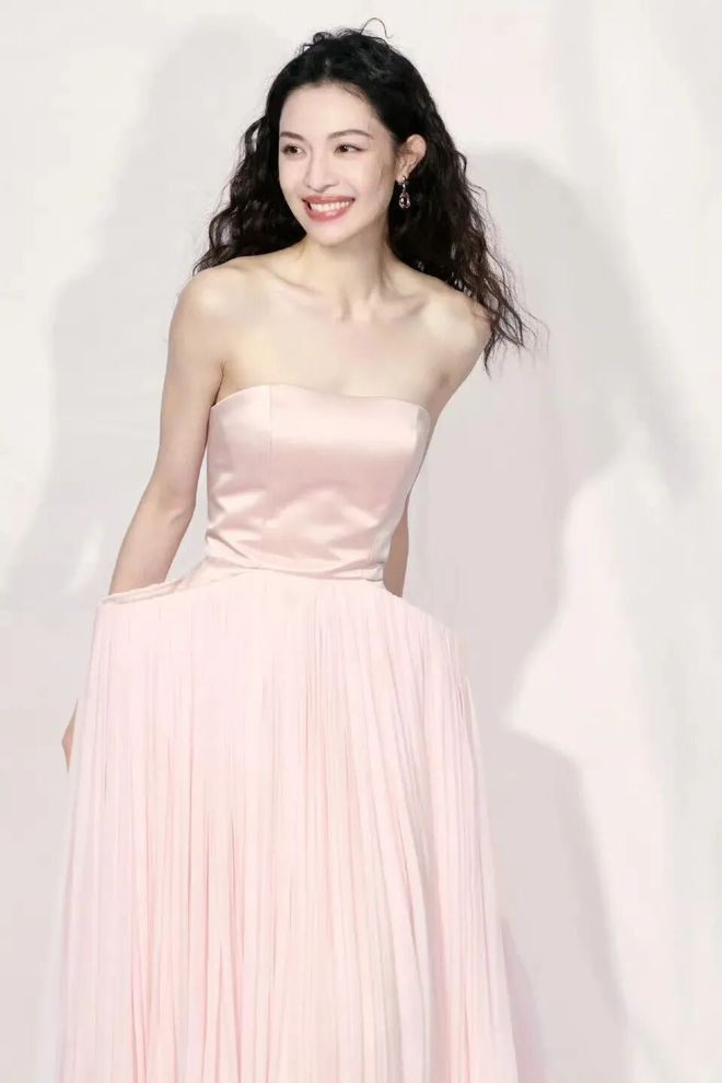 “抢C位”被全网黑的钟楚曦这下能扬眉吐气了?(图1)