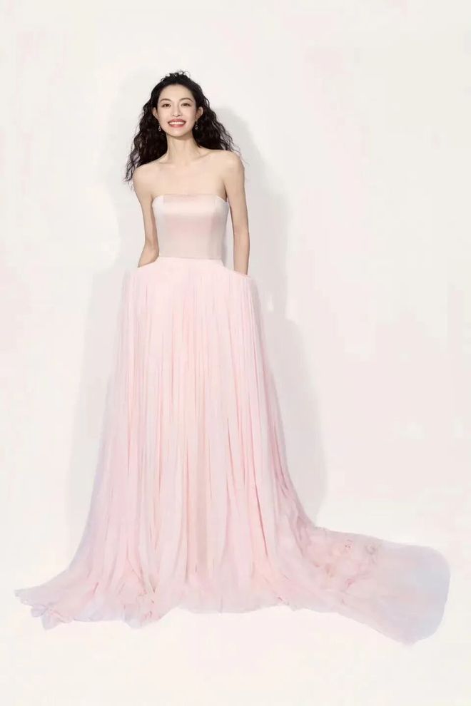 “抢C位”被全网黑的钟楚曦这下能扬眉吐气了?(图2)