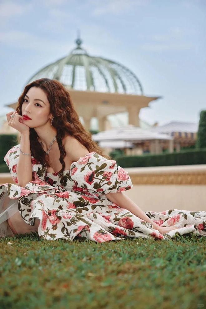 “抢C位”被全网黑的钟楚曦这下能扬眉吐气了?(图6)