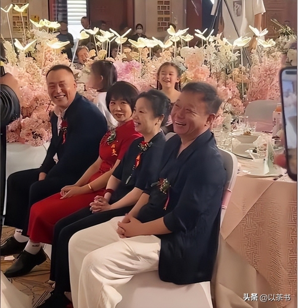 九游体育网站：国家一级演员邵峰为救身患不治之症妻子倾家荡产如今他怎样了？(图10)