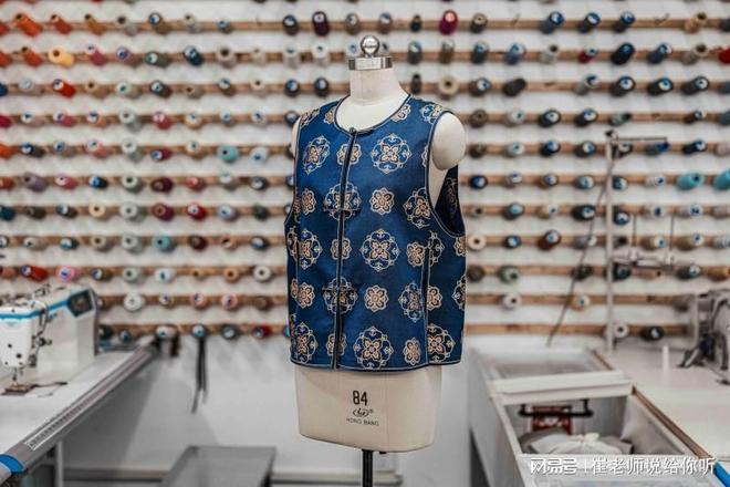 九游体育网站：2025新中式服装人气款式分析(图1)