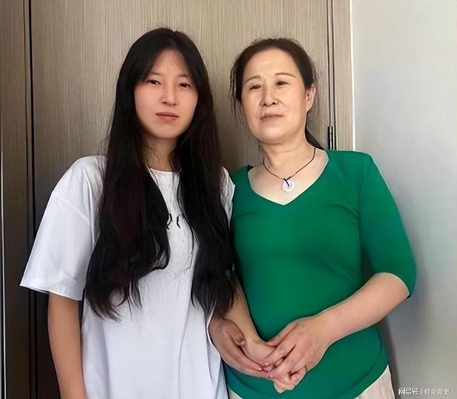“天才少女”姜萍后续？全家消失了她没返校疑似在服装厂打工(图2)