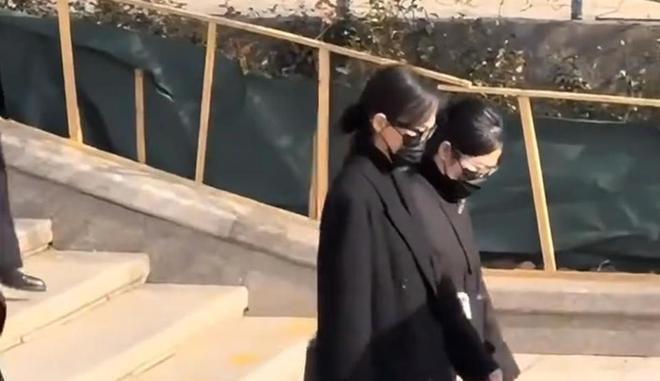 罗晋父亲去世曝光更多细节：去世后他抱着父亲鞋子在楼道坐了一晚(图2)