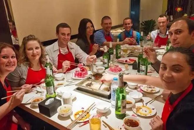 九游体育网站：中国又1个大省被“占领”37万外国人赖着不走还想要长久生活(图17)