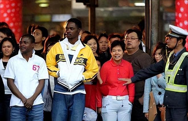 九游体育网站：中国又1个大省被“占领”37万外国人赖着不走还想要长久生活(图1)