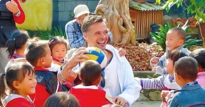 九游体育网站：中国又1个大省被“占领”37万外国人赖着不走还想要长久生活(图2)