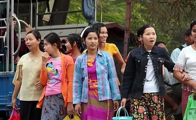 九游体育网站：中国又1个大省被“占领”37万外国人赖着不走还想要长久生活(图10)