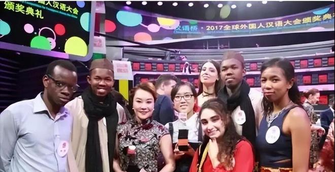 九游体育网站：中国又1个大省被“占领”37万外国人赖着不走还想要长久生活(图15)