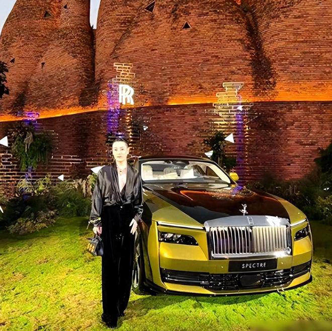 人民日报怒批炫富偷税749万跑国外现在又来“割内地韭菜”(图3)