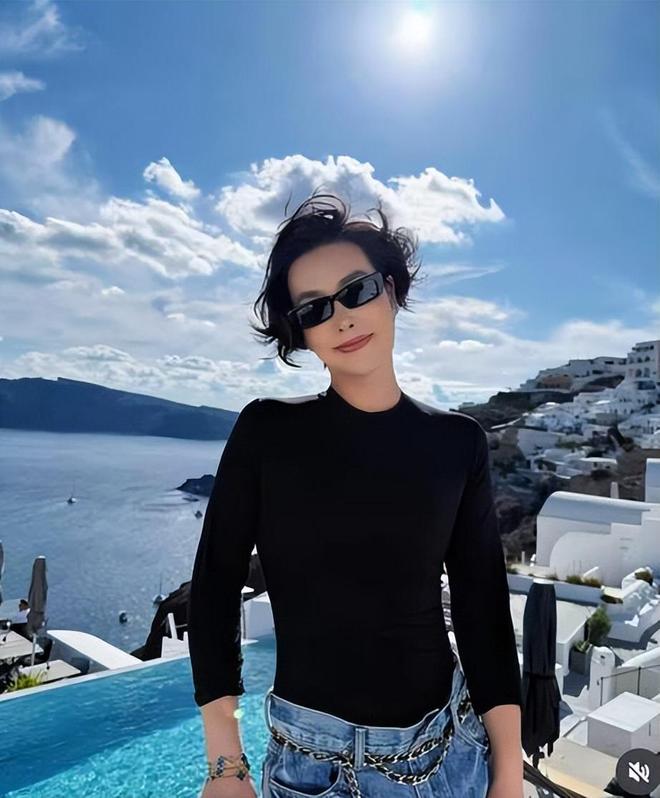 人民日报怒批炫富偷税749万跑国外现在又来“割内地韭菜”(图12)