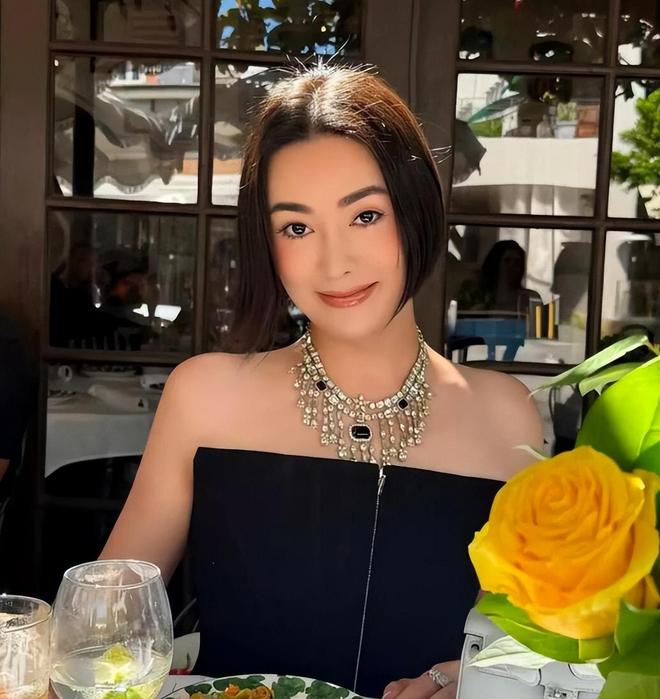 人民日报怒批炫富偷税749万跑国外现在又来“割内地韭菜”(图8)