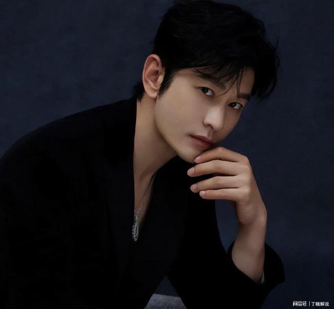 陈梦晒和表哥黄晓明的美照！一身西装妆容精致黄晓明回应情商高(图12)