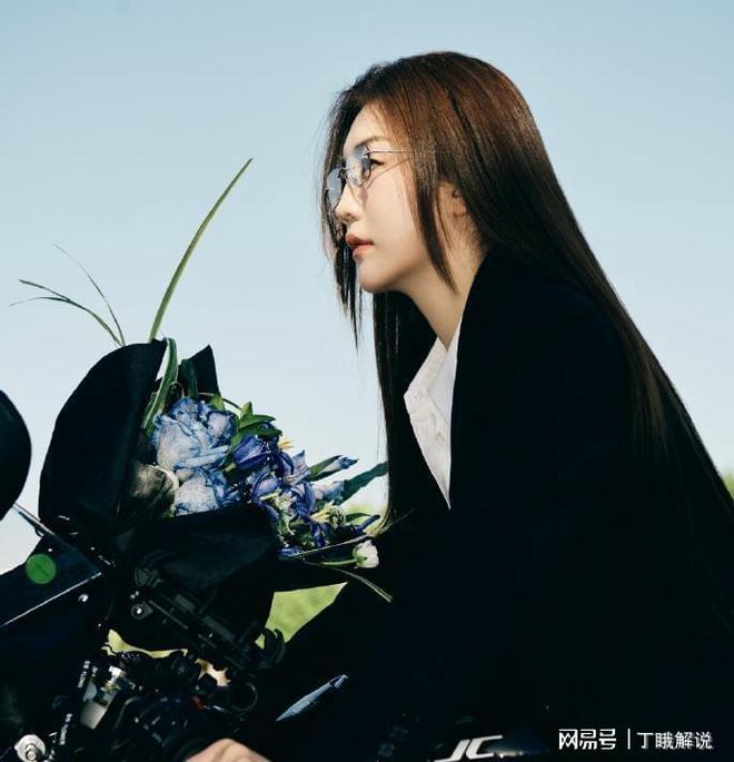 陈梦晒和表哥黄晓明的美照！一身西装妆容精致黄晓明回应情商高(图11)