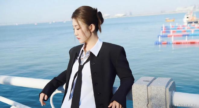 陈梦晒和表哥黄晓明的美照！一身西装妆容精致黄晓明回应情商高(图14)