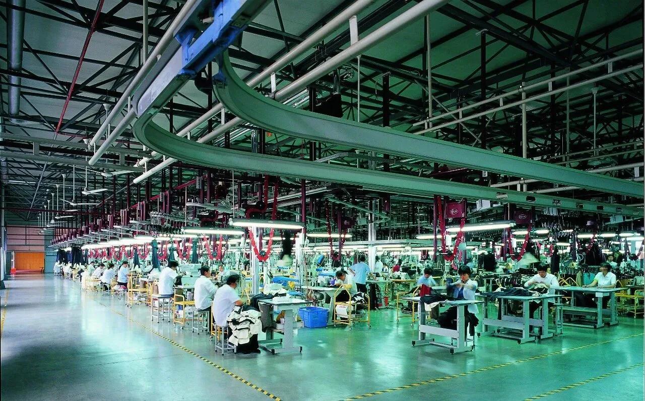 “土掉渣”爸爸装直播间一年卖100亿！浙江老裁缝让年轻人抢疯(图1)