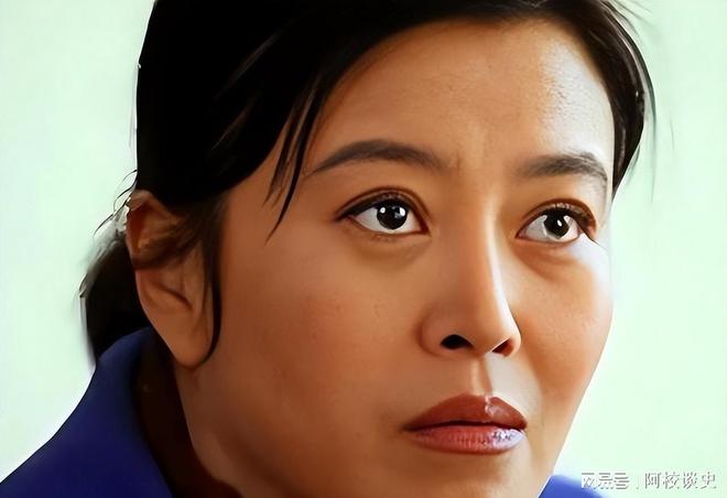 65岁丁嘉丽现状：比剧里年轻很多女儿是知名演员儿子是导演(图2)