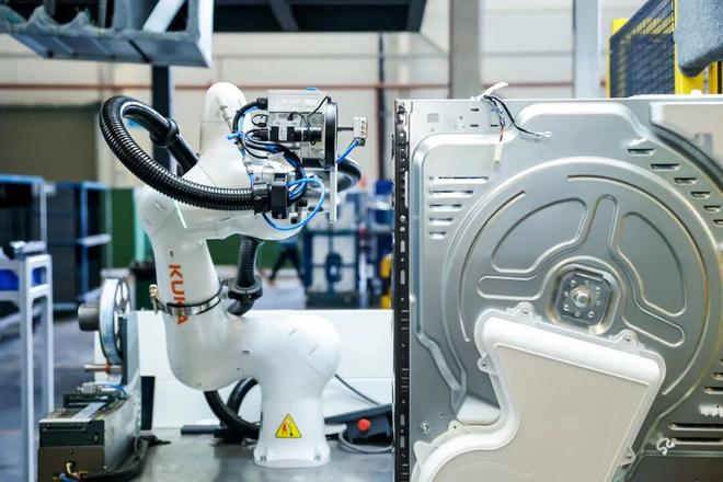 九游体育网站：美的“喊话”互联网对手(图1)