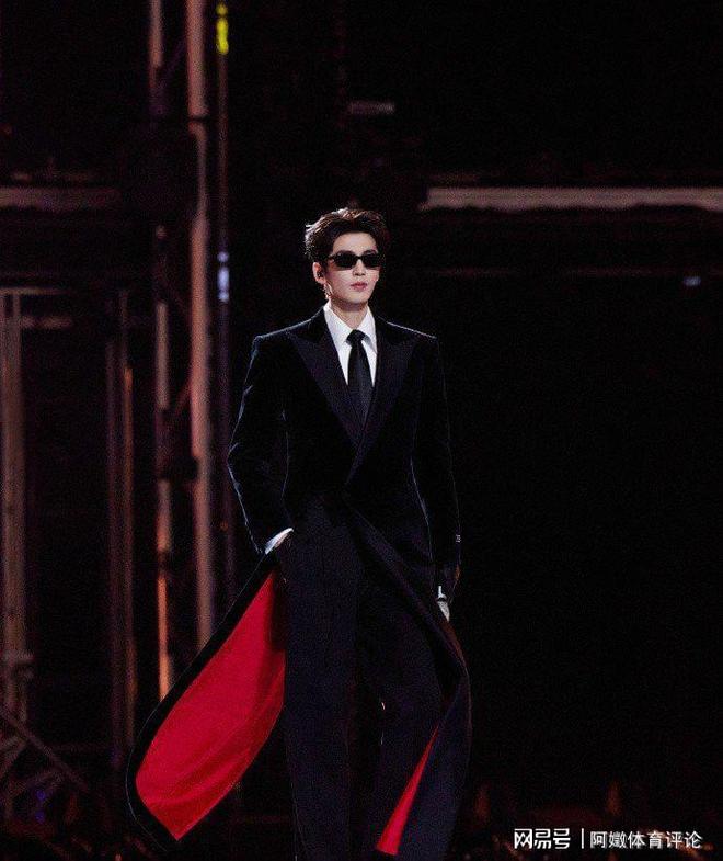 张凌赫跨年走秀封神携林允开启《归鸾》新征程(图2)