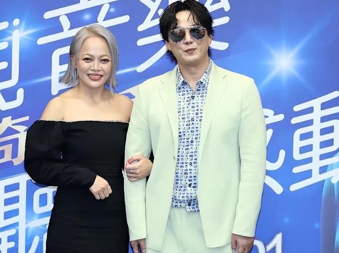 49岁萧煌奇官宣结婚与妻子大方晒婚戒受访曝光女方身份(图7)