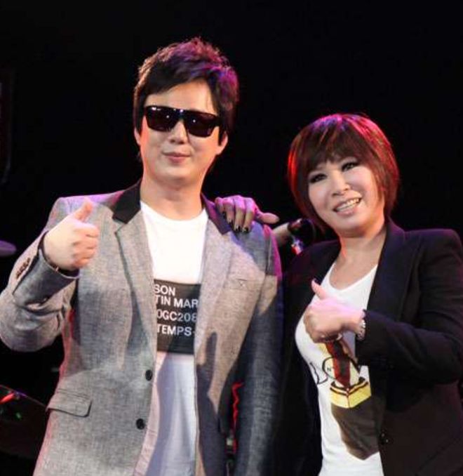 49岁萧煌奇官宣结婚与妻子大方晒婚戒受访曝光女方身份(图6)