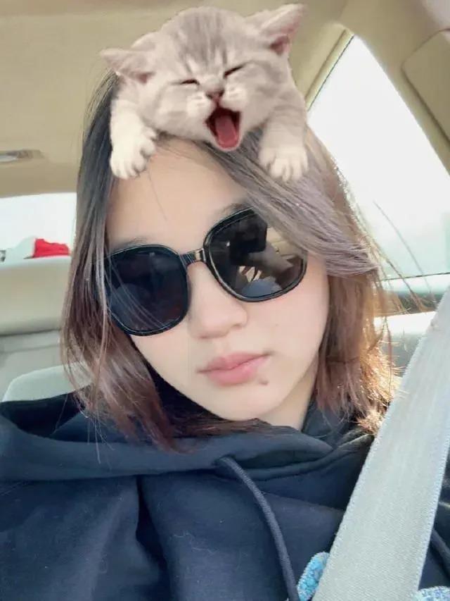 九游体育：全红婵变了！西装造型气质开挂。又甜又A秒变冷艳女霸总(图5)