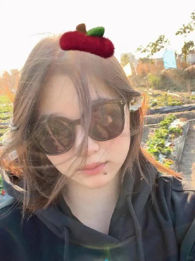 九游体育：全红婵变了！西装造型气质开挂。又甜又A秒变冷艳女霸总(图4)