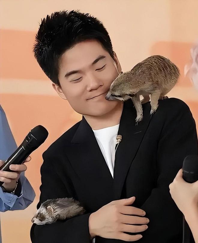 她才是董宇辉背后的女人一脸旺夫相手握大权却从不主动露脸(图7)