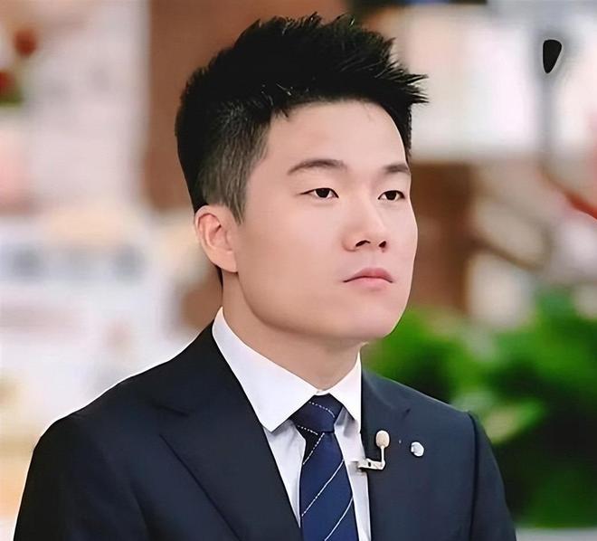 她才是董宇辉背后的女人一脸旺夫相手握大权却从不主动露脸(图8)