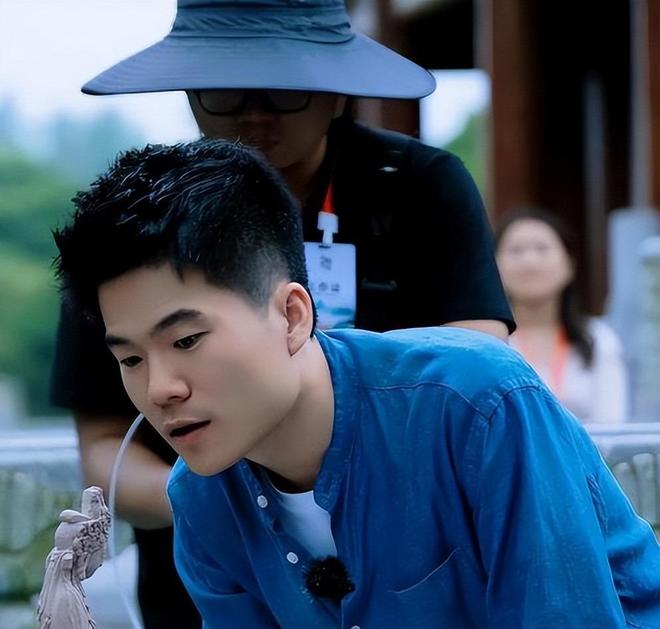 她才是董宇辉背后的女人一脸旺夫相手握大权却从不主动露脸(图6)