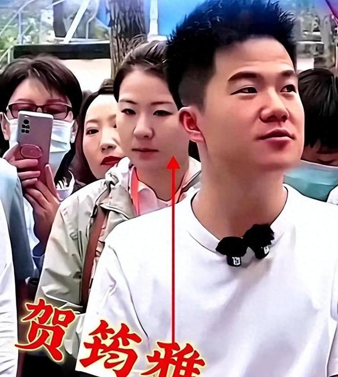 她才是董宇辉背后的女人一脸旺夫相手握大权却从不主动露脸(图1)