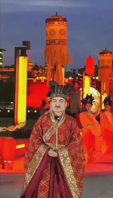 她才是董宇辉背后的女人一脸旺夫相手握大权却从不主动露脸(图17)