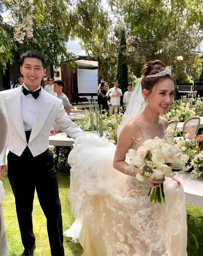 窦骁连续三年缺席岳母生日宴印证了向太的话身份尚未被认可(图16)